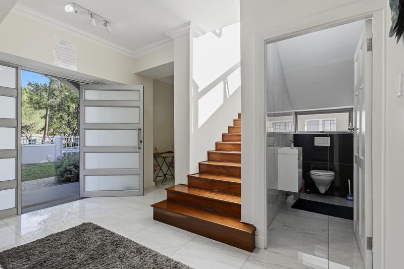 To Let 5 Bedroom Property for Rent in Pinelands Western Cape